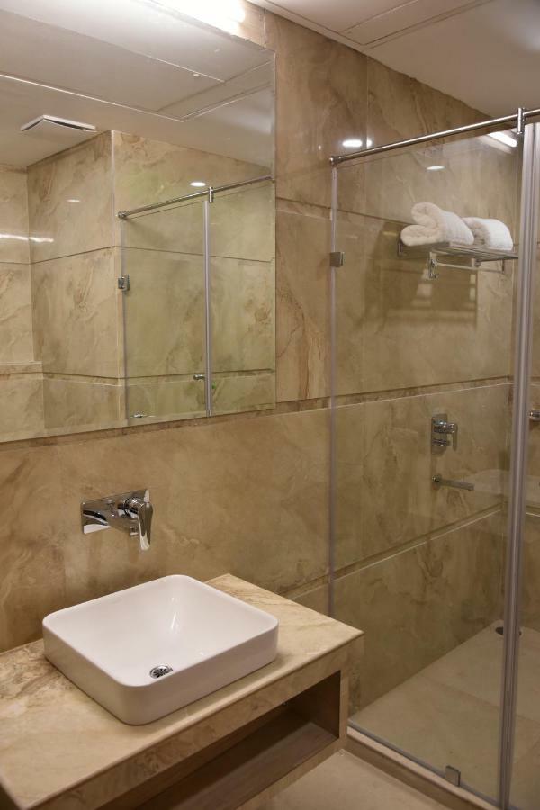 Hotel Orchid Blu Alīgarh Екстериор снимка