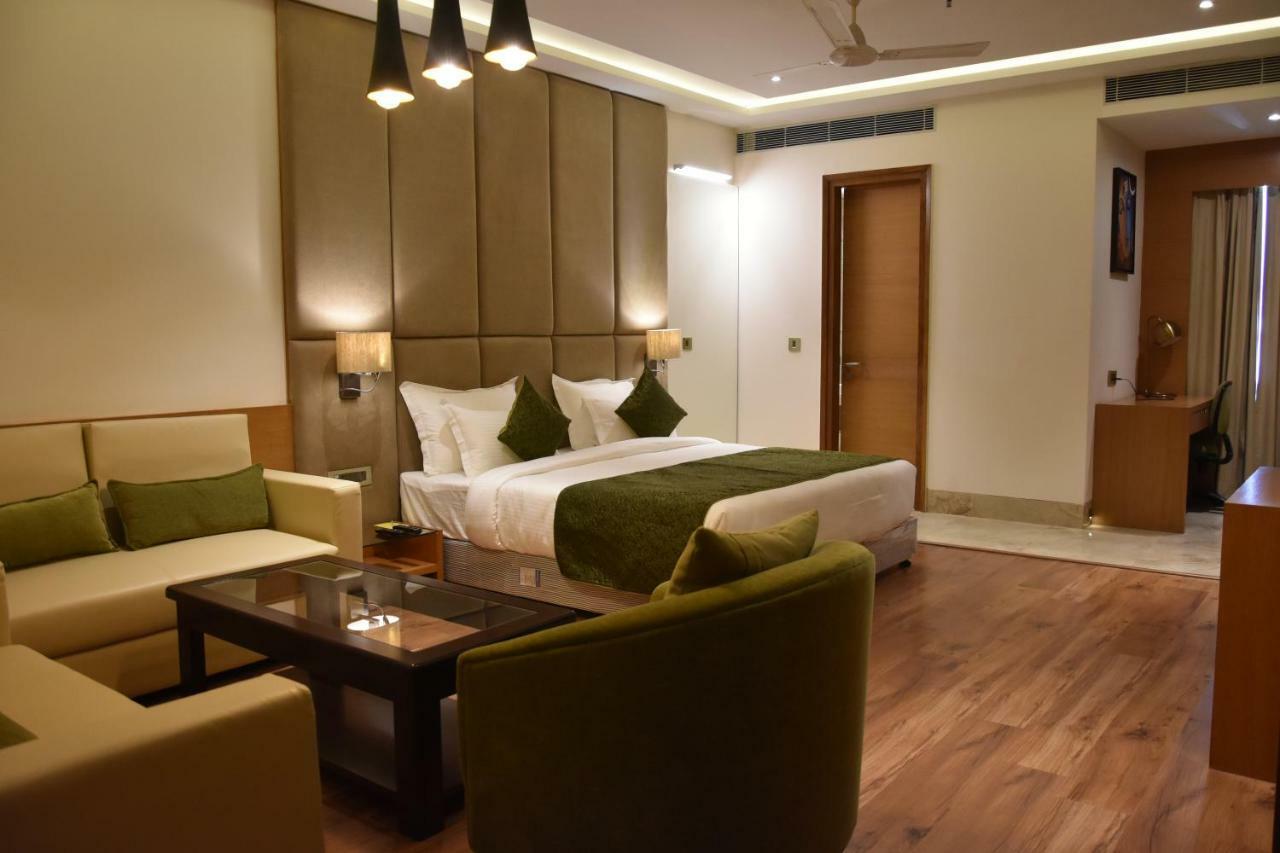 Hotel Orchid Blu Alīgarh Екстериор снимка