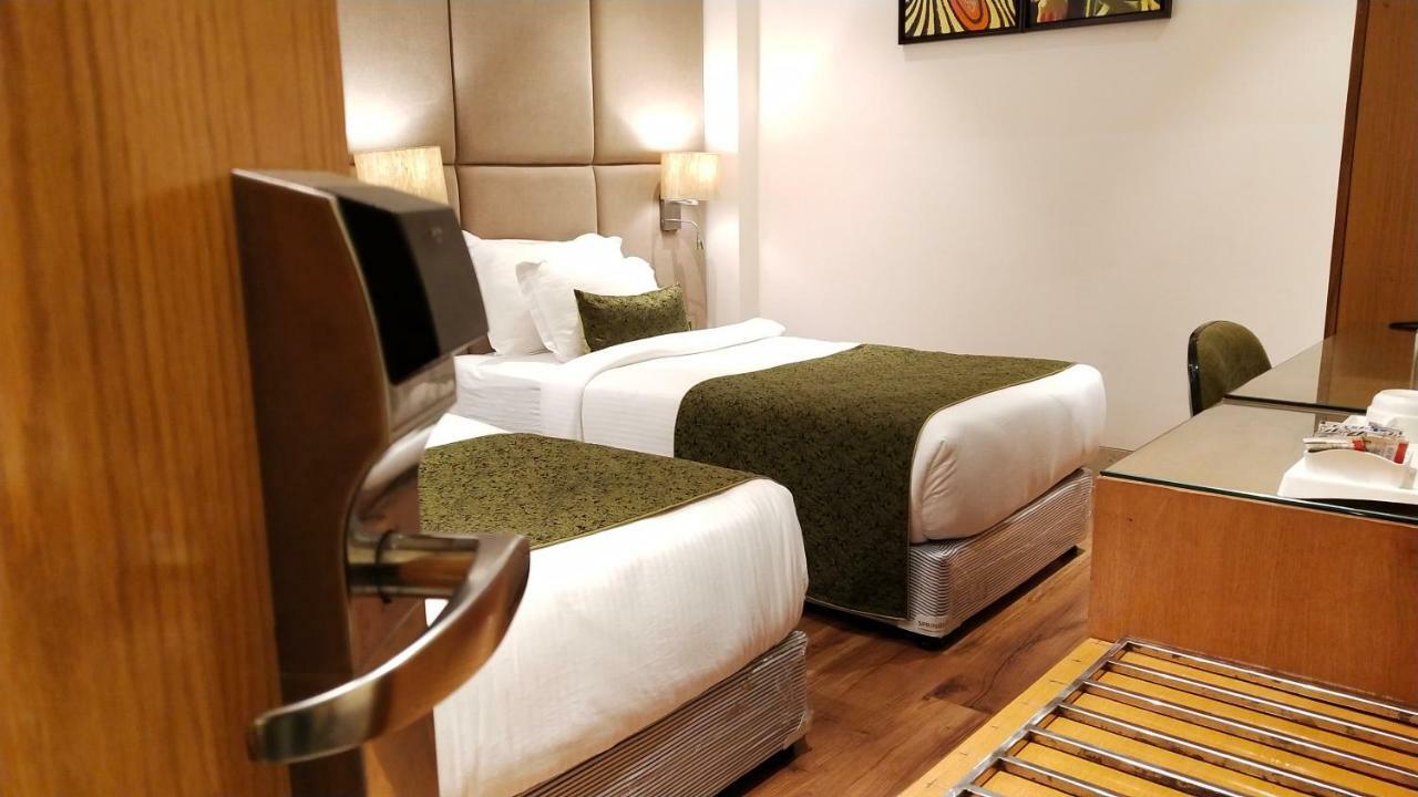 Hotel Orchid Blu Alīgarh Екстериор снимка