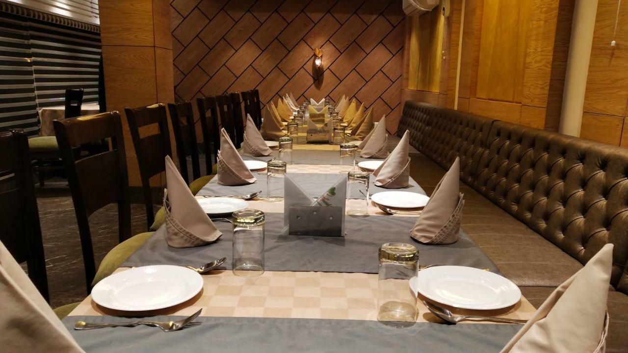 Hotel Orchid Blu Alīgarh Екстериор снимка