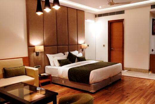 Hotel Orchid Blu Alīgarh Екстериор снимка