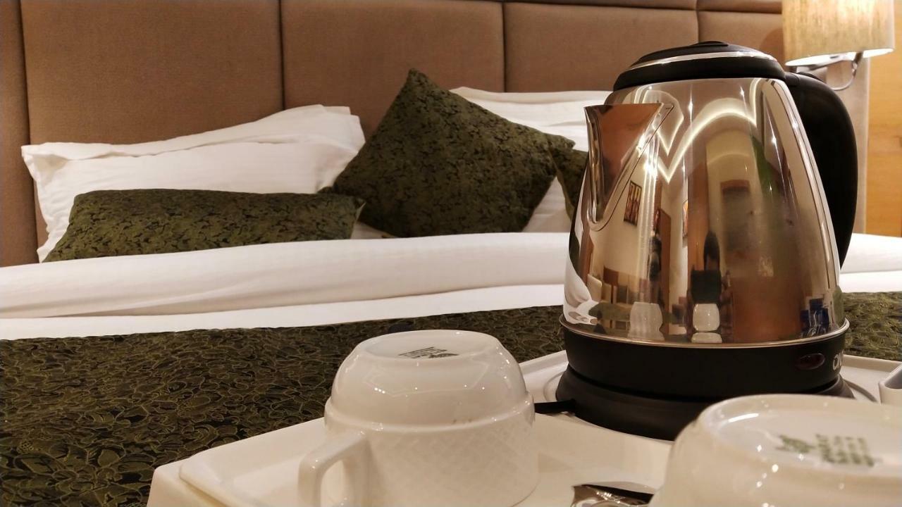 Hotel Orchid Blu Alīgarh Екстериор снимка